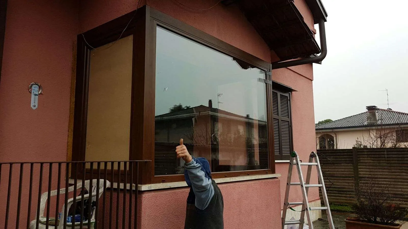 Finestra in PVC installata con tapparella